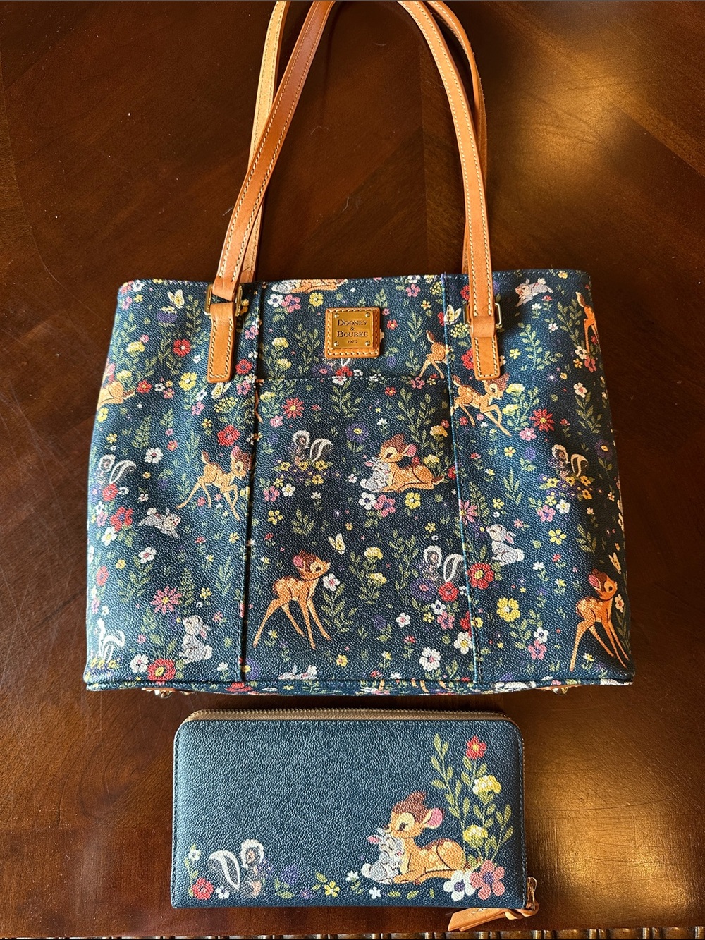 2023 Rare Dooney & Bourke Navy Floral Bambi Tote Bag with Matching Wallet
